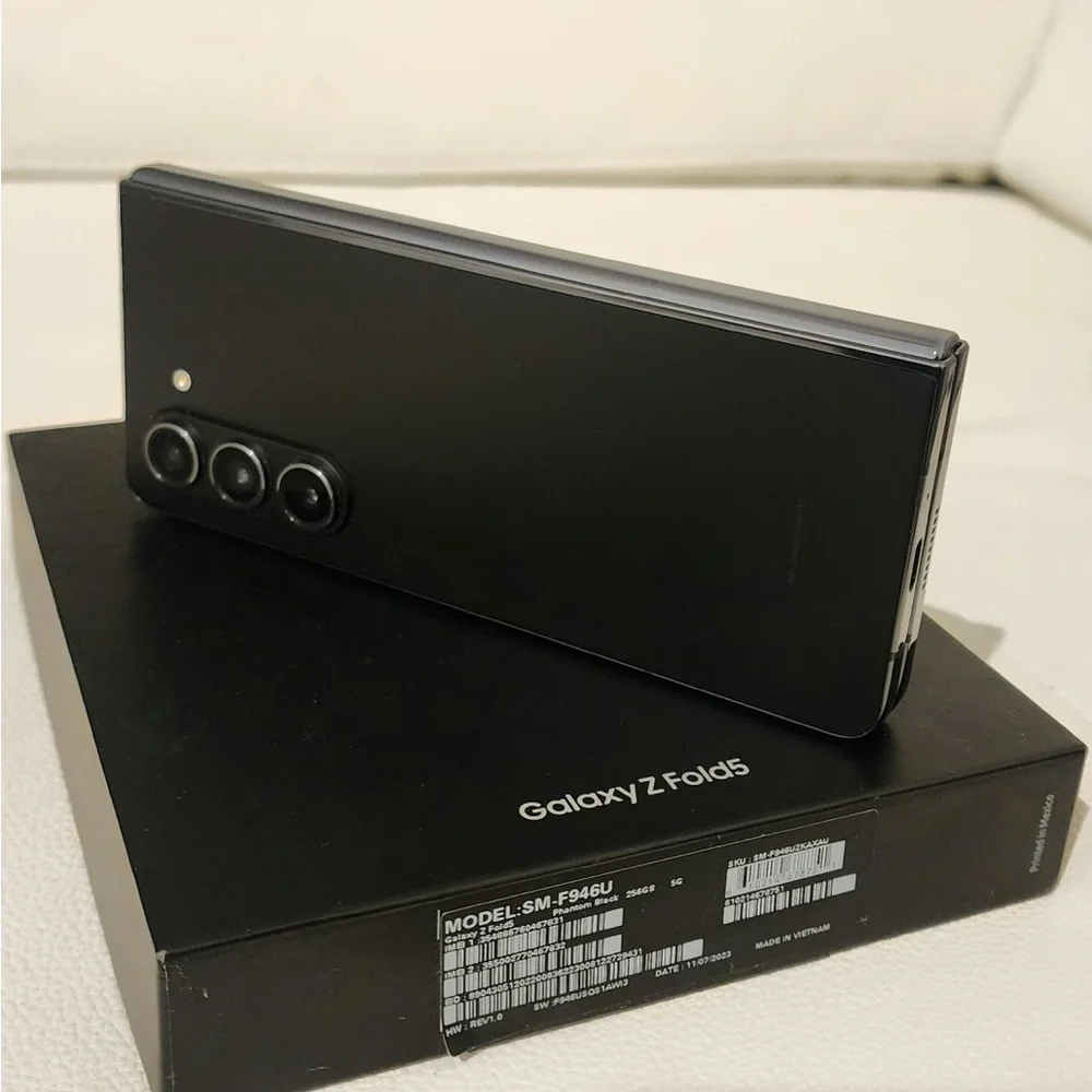 Samsung Galaxy Z Fold5 in Elegant Black